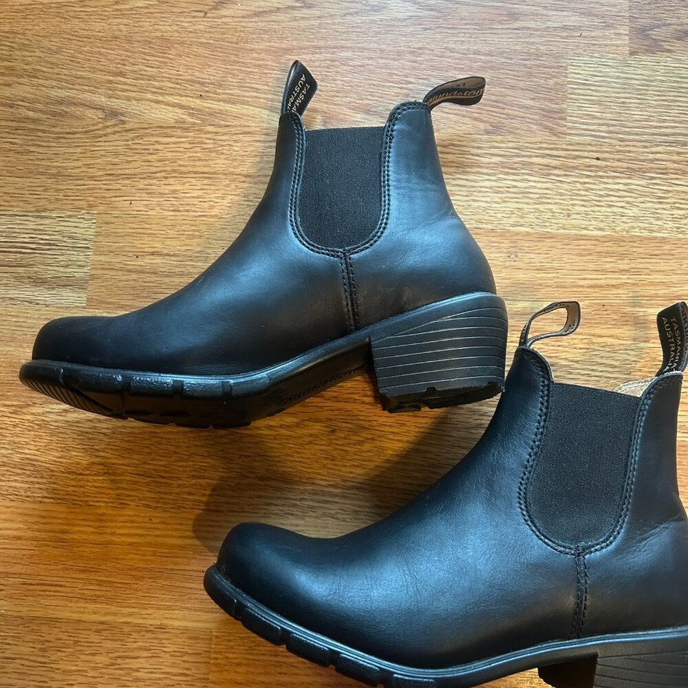 Feminine Women's Blundstone Chelsea Boots 8.5 EU 38.5